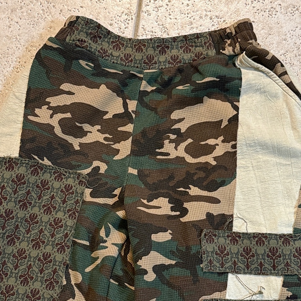 POL Camouflage Patchwork Pants Size Small - Picture 5 of 9